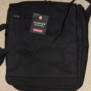 Victorinox Swiss Army Men’s Courier Messenger Travel Bag Padded Durable NEW NWT